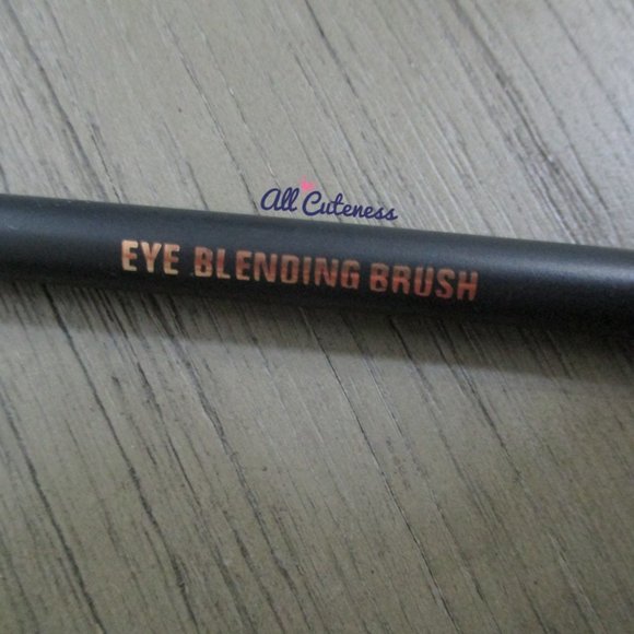 🎀 (NWOT) Eye Blending Brush - Picture 2 of 4